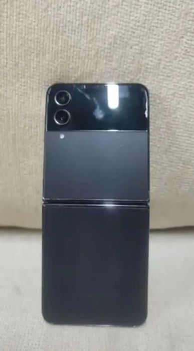Zflip 4 128 g usado como novo sempre com capa