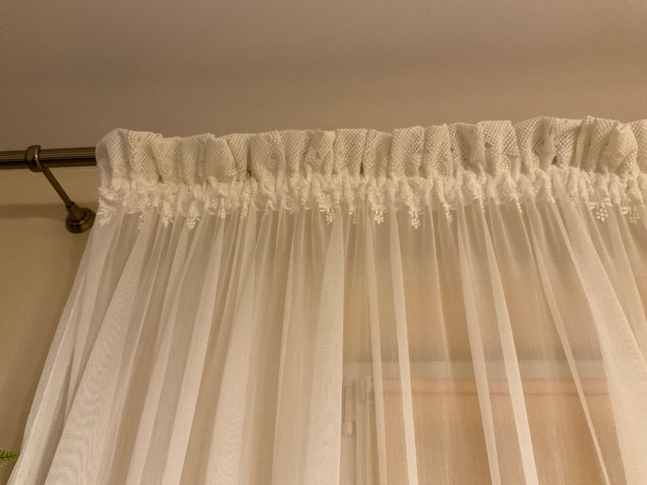 Firana na duże okno , haftowana