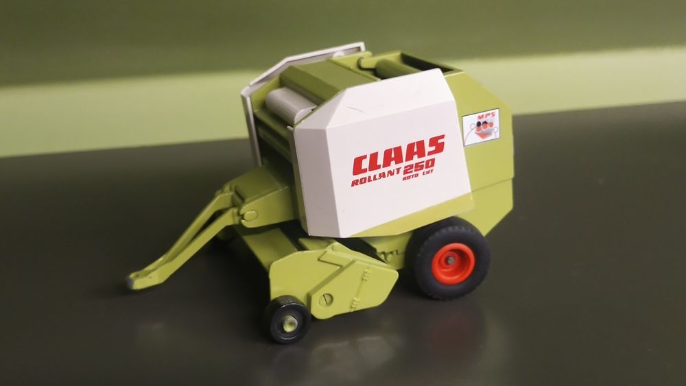 Siku prasa Claas 1:32