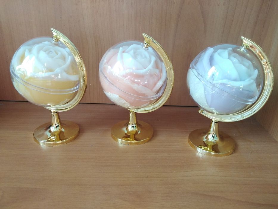 Глобус Троянда в глобусі