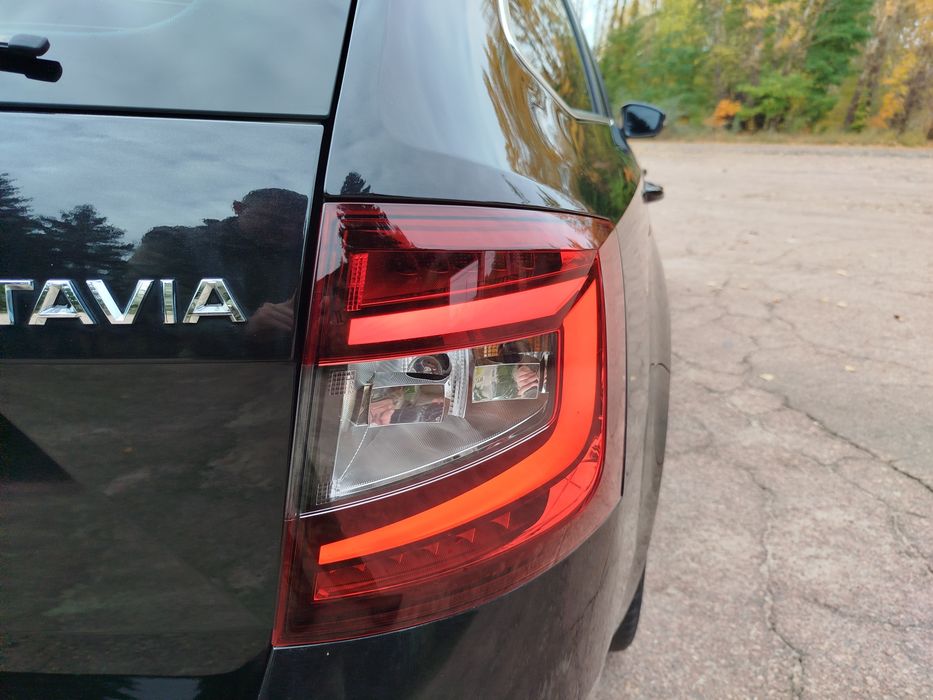 Продам авто Skoda Octavia A7 рестайлова двохлітрова на автоматі