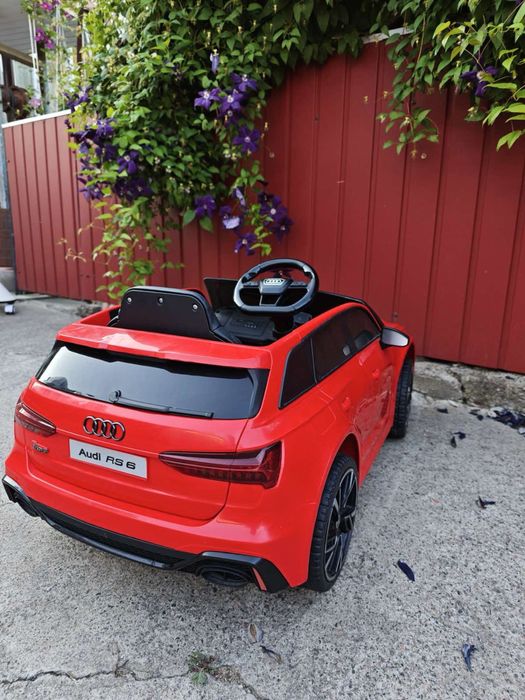 Дитячий електромобіль Audi RS6