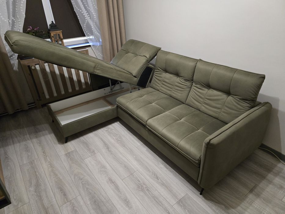Narożnik 170×230,kolor Khaki, regulowane zagłówki, funkcja spania, pojemnik na pościel, metalowe nóżki, dzianinaprzyjazna zwierzętom,stan bardzo dobry