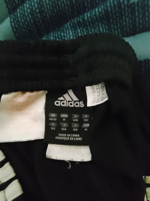 Szerokie spodnie adidasa