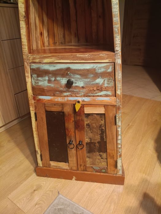 Szafka , regał w kształcie łódki, czółno.