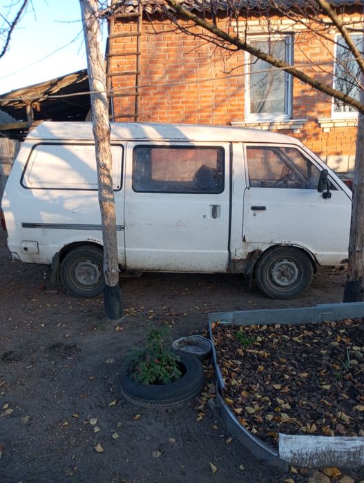 Продам  авто  нисан ваннто