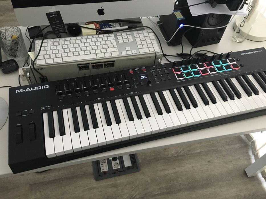 Teclado MIDI M-Audio Oxygen Pro 61 + pedal SP-2