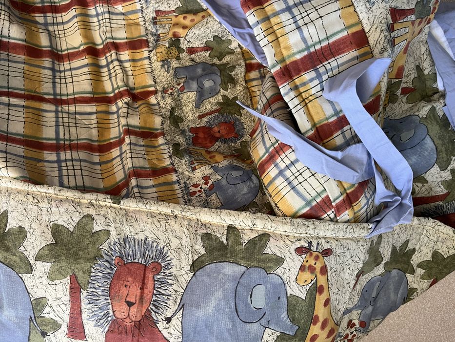 Endredon de cama de bebe com protecao das grades igual