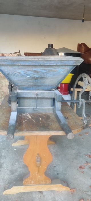 Ralador de uvas antigo