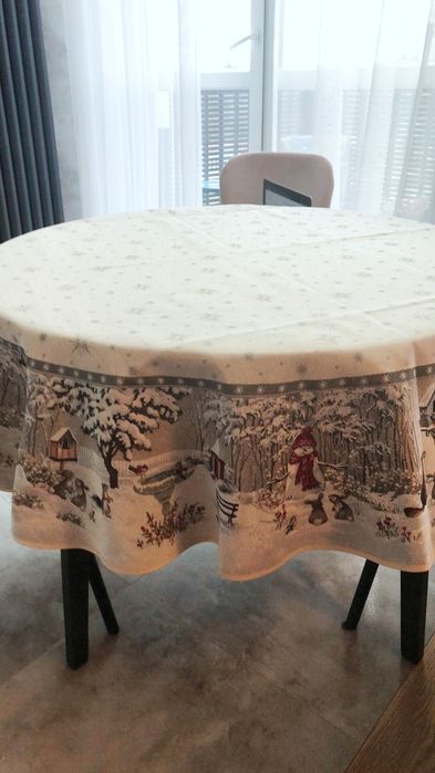 Obrus okrągły ze zwierzętami 165 cm 854