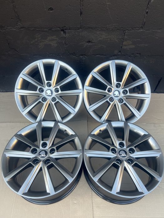 Диски р17 5/112 Ет49 7j dia57.1m Шкода оригінал