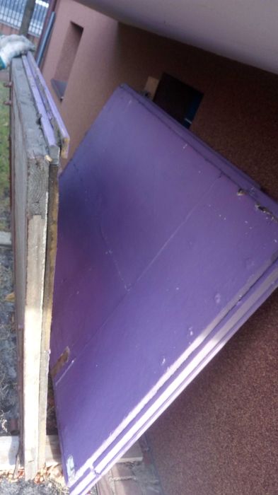 wrota garażowe drewniane z futryną