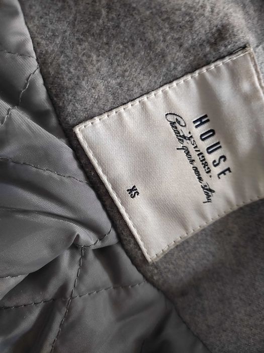 House szary płaszcz na zimę S 36 na pikowanej podszewce ocieplany