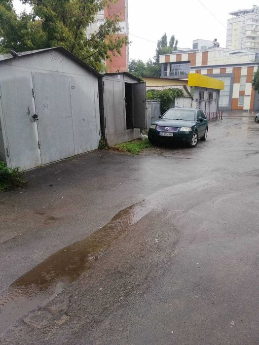 Металевий гараж, район ринку Урожай