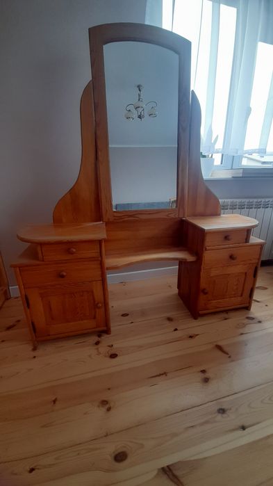 Toaletka z lustrem