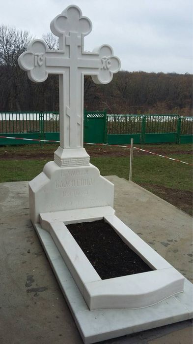 Памʼятник Козацький хрест Виготовлення не стандартних памʼятників з пісковика