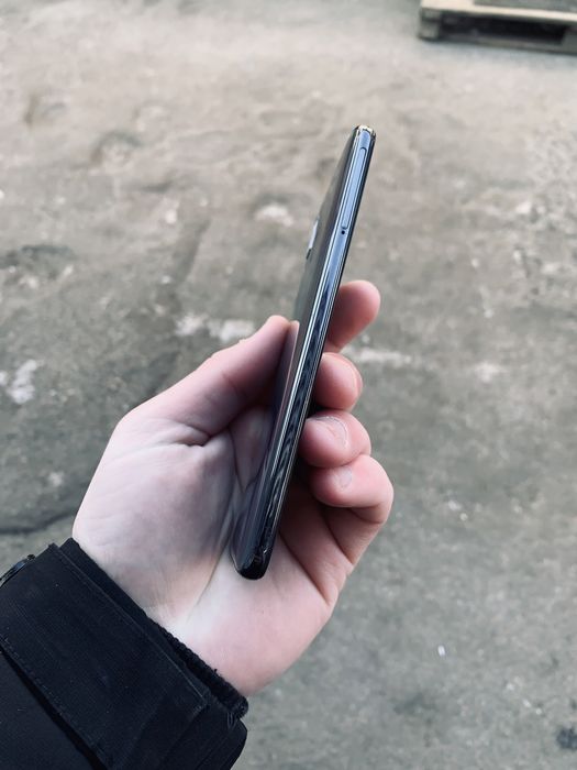 Продам Samsung a40 4/64 в идеальном состоянии