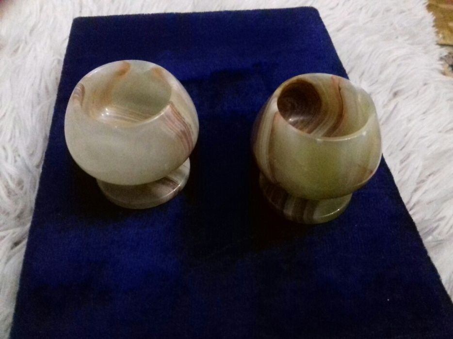 Рюмки из оникса в подарочной коробке.