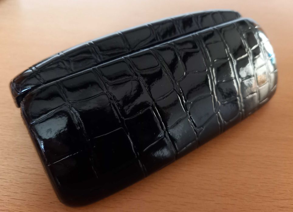 zestaw 4 czarnych futerałów na okulary, solidne