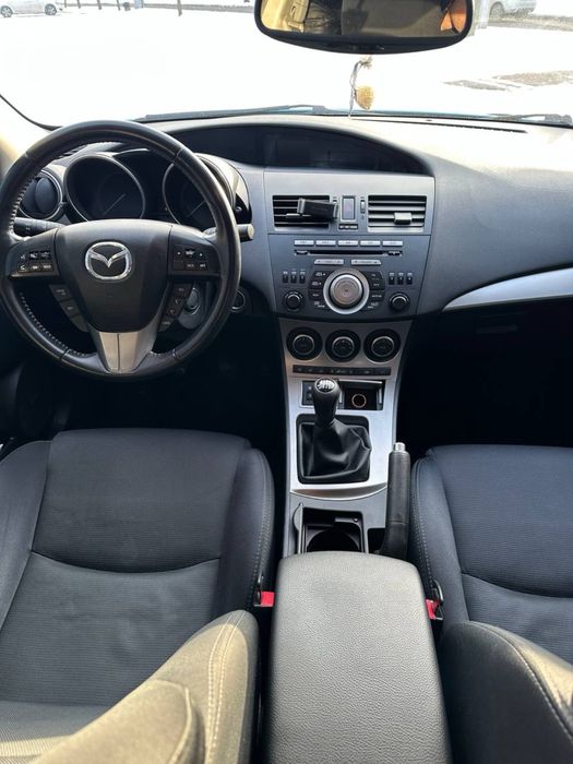 Mazda   2011  в супер ідеальному стані