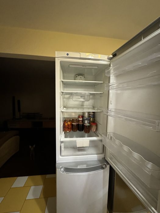 Продам холодильник индезит