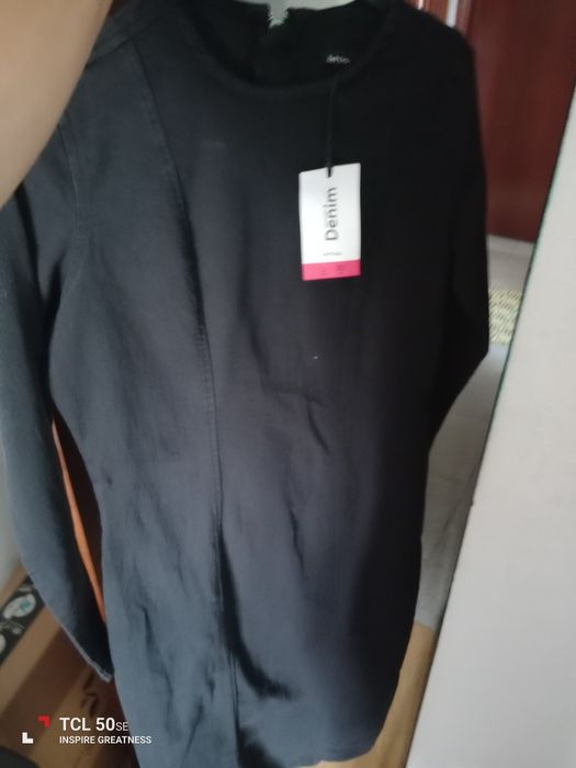 Vendo lotes de roupa semi nova 50 peças 30€