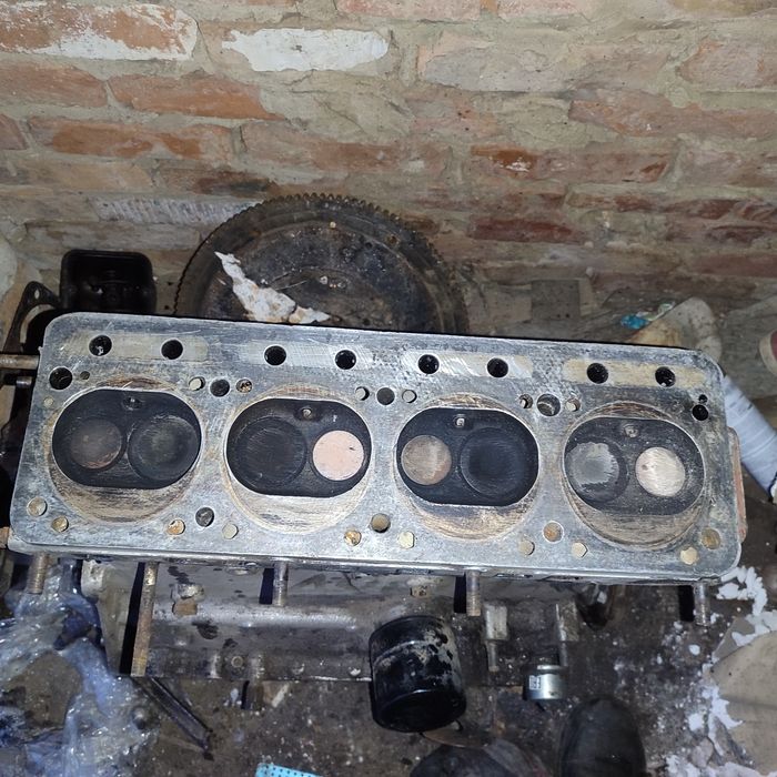 Продам мотор УАЗ по запчастинах