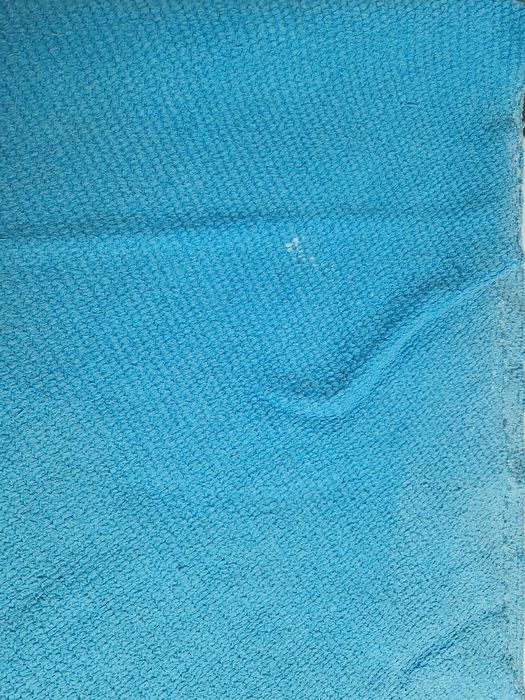 Carpete azul usada