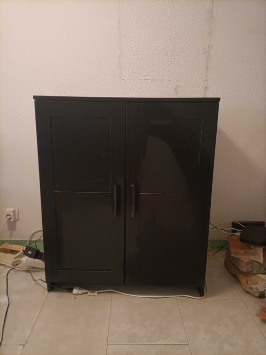 Armario com portas Ikea Brimnes preto