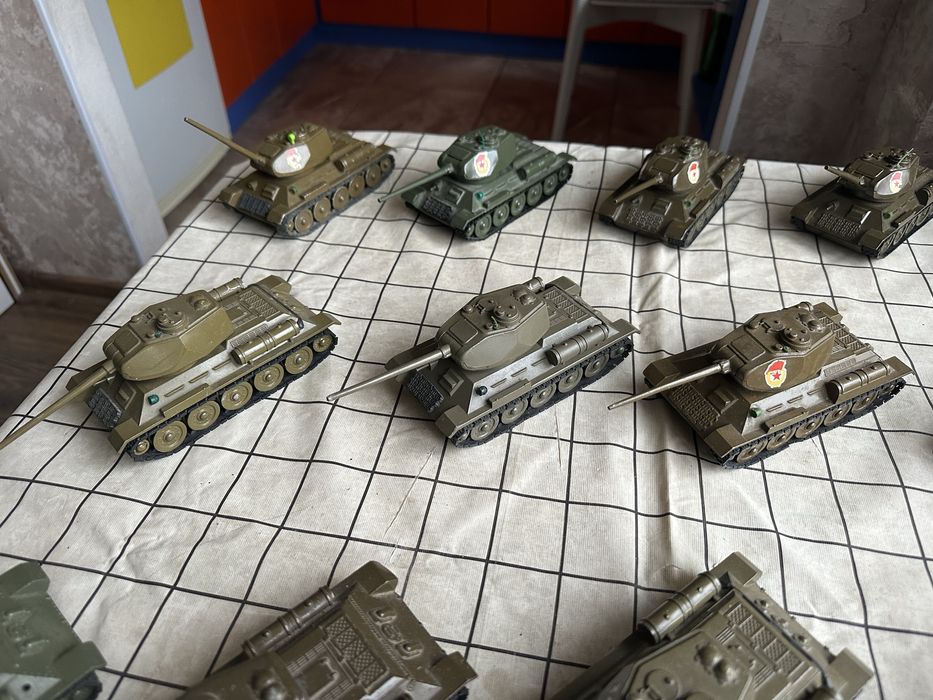 Ігрушка ссср БТР Танк