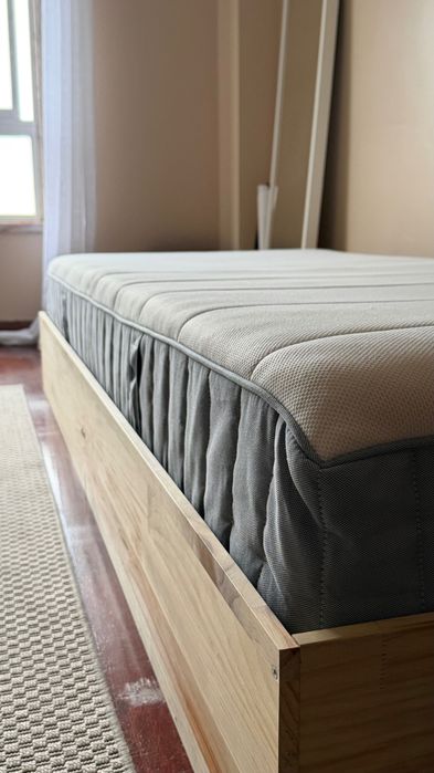 Vendo Cama Solteiro c/ colchão