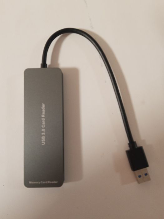 зовнішній кардридер USB 3.0. 
Компактний та портативний пристрій.
Приз
