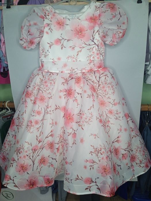 Випускна святкова сукня на дівчинку 7 років