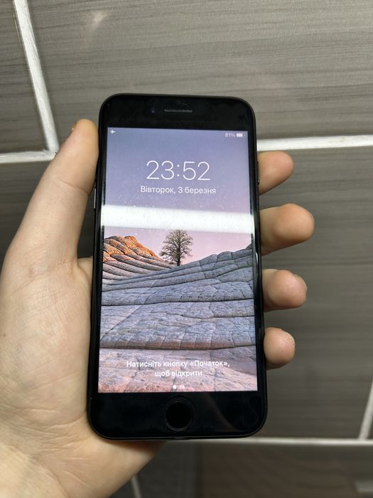 Айфон 7 32 гб чорний + кабель