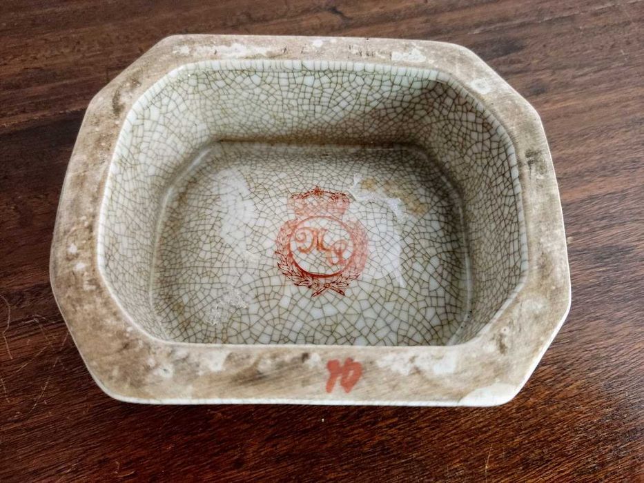 Saleiro antigo em louça decorativo