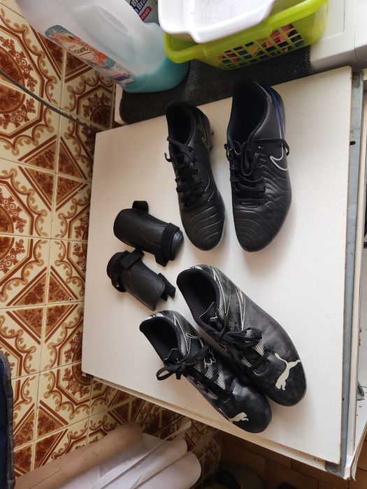 Chuteiras e caneleiras