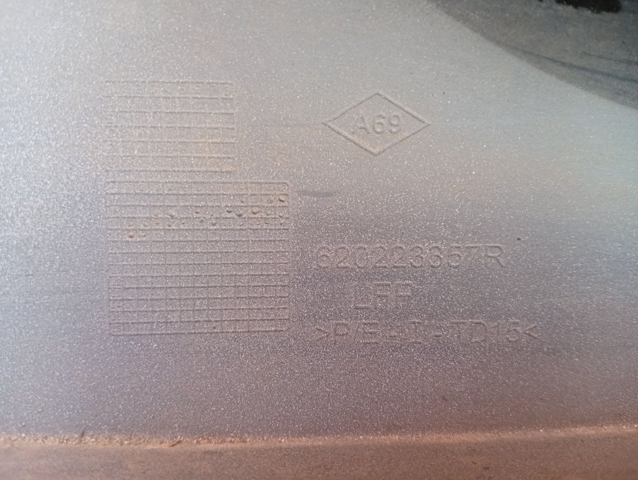 Передній бампер Renault Megan 4