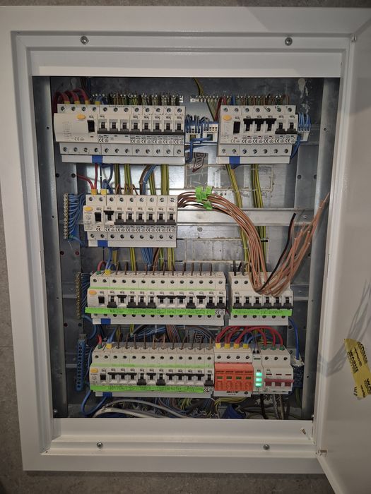 Elektryk/Usługi elektryczne