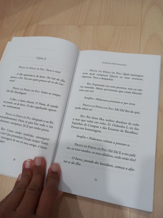 Livro "O Teatro ãs Três Pancadas"