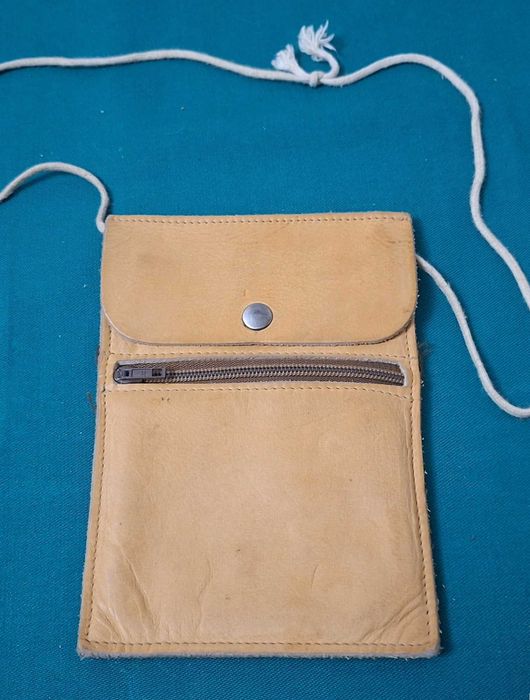 Belíssima Bolsa artesanal em couro macio, vintage