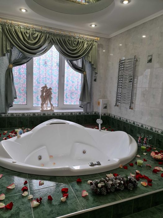 Аренда посуточно. Теплый бассейн,барбекю,Сауна,Бильярд