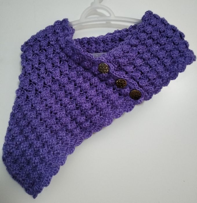 Gola em lã de cor roxa