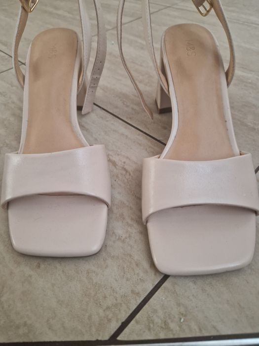Buty sandałki beżowe