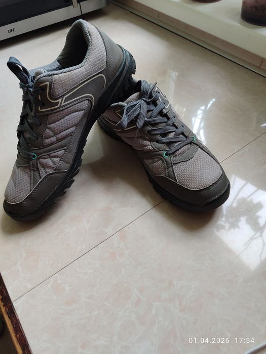 Кросівки фірмові