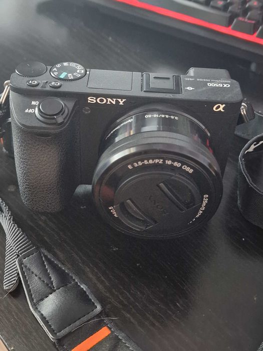 Sony A6500 w/ 16-50mm f/3.5-5.6 kit lens + 3 baterias