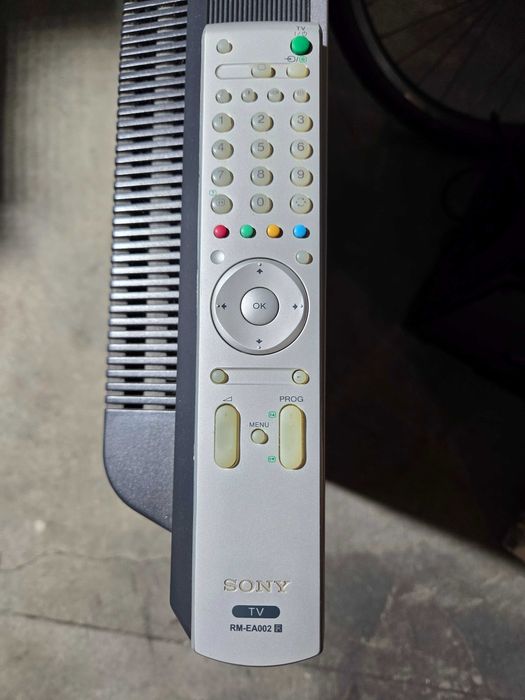TV Sony Bravia 32" (Modelo KLV-S32A10E) + Comando Original – A Funcionar