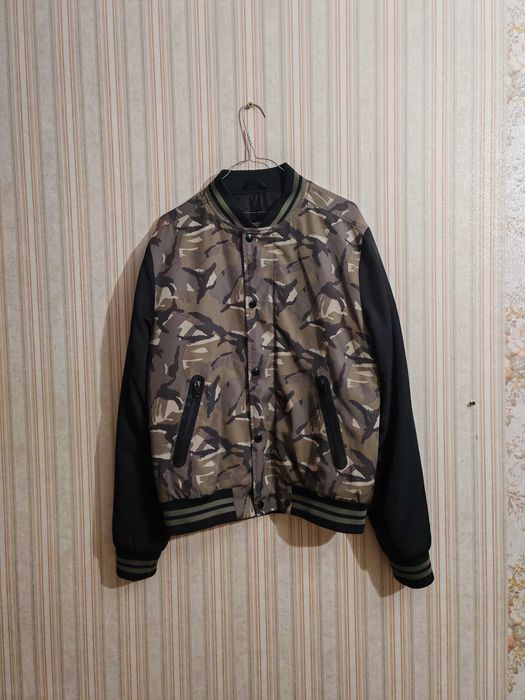 Осіння куртка чоловіча камуфляжна. Розмір S