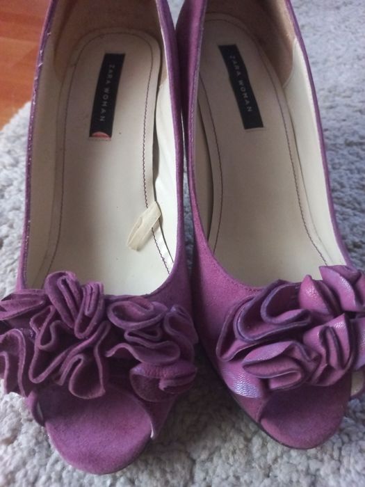 Sapatos em camurça