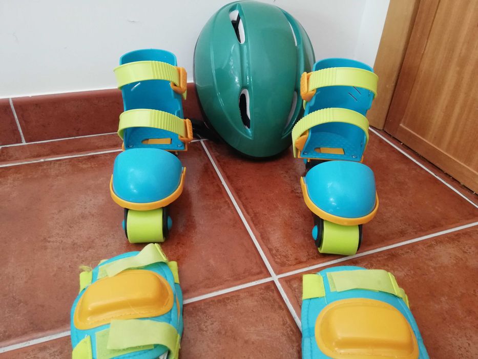 Roller Skates with Knee Pads, Elbow Pads, and Helmet64737892117379123