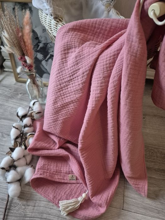 Piekny otulacz dla dziewczynki wiosna lato z fredzlem bambusowym